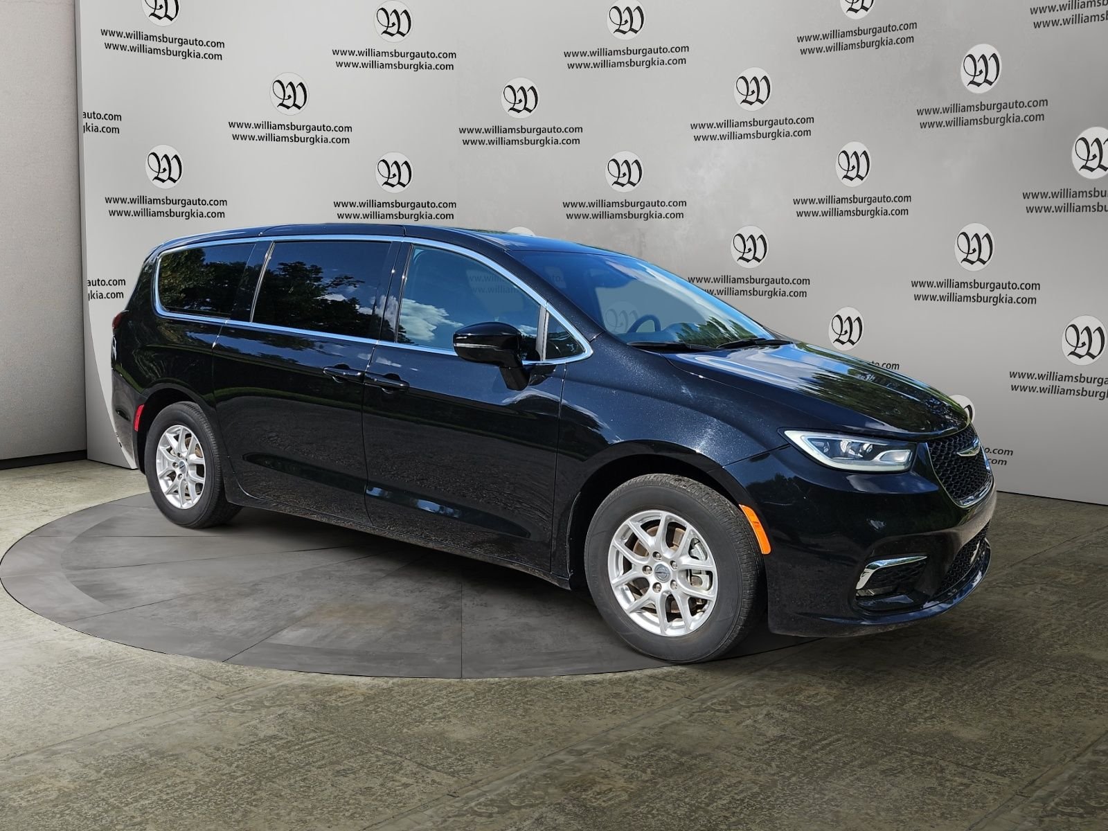 Used 2025 Black Chrysler Select image 7