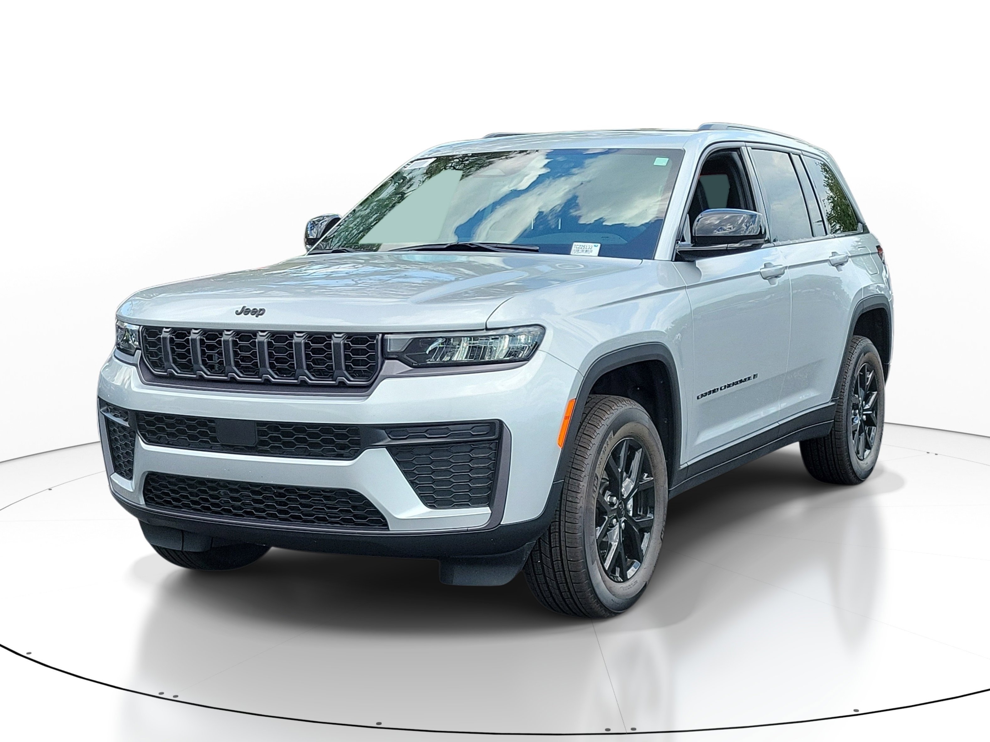 New 2026 Silver Zynith Exterior Paint Jeep Laredo Altitude image 3