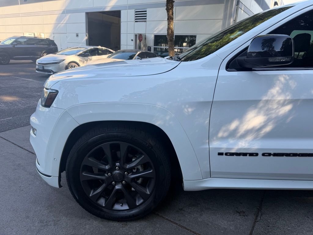 Used 2018 Bright White Clearcoat Jeep Overland image 8