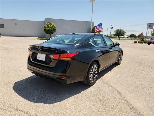 Used 2024 Super Black Nissan 2.5 SV image 4