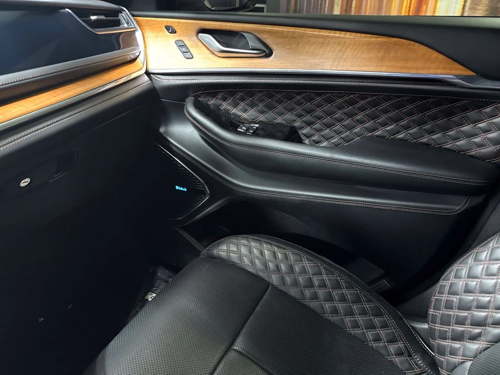 Used 2023 White Jeep Summit Reserve image 31