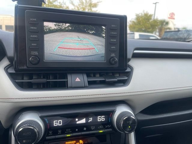 Used 2019 Silver Toyota XLE image 17
