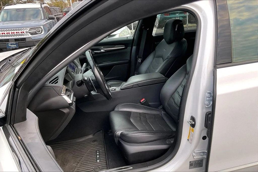 Used 2020 Crystal White Tri-Coat Cadillac Blackwing Twin image 24