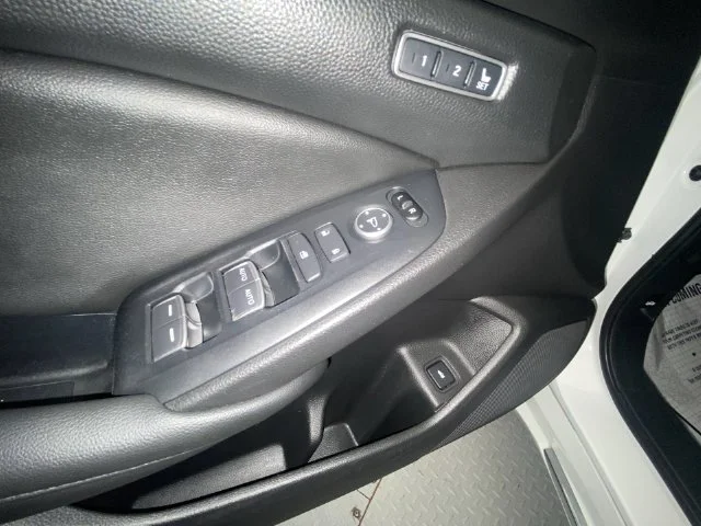 Used 2019 White Honda Touring 2.0T image 13