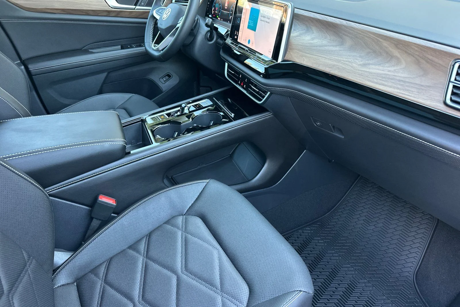 New 2026 Silver Volkswagen 2.0T SE w/Technology image 15