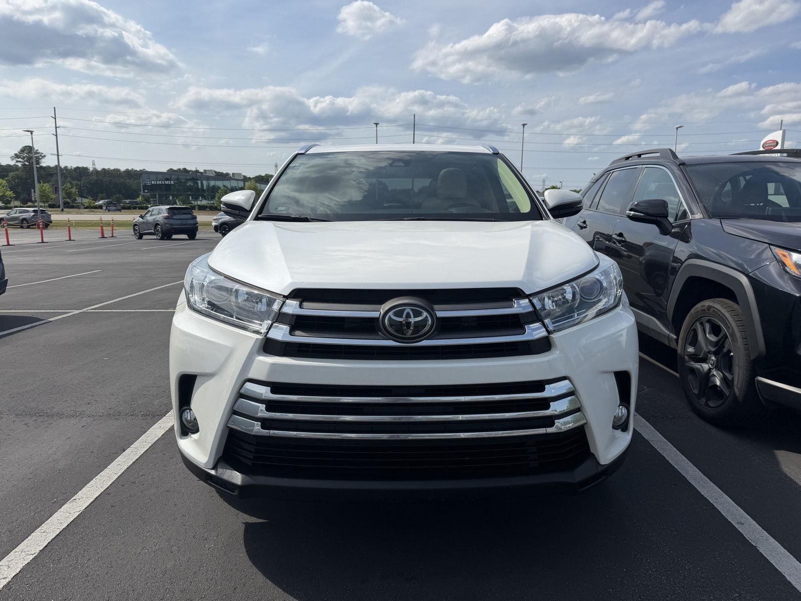 Used 2017 Blizzard Pearl Toyota Limited image 2