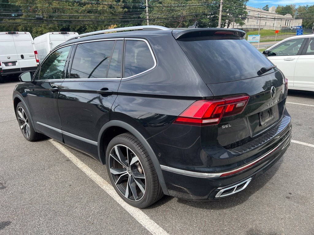 Used 2024 Black Volkswagen 2.0T SEL R-Line image 7