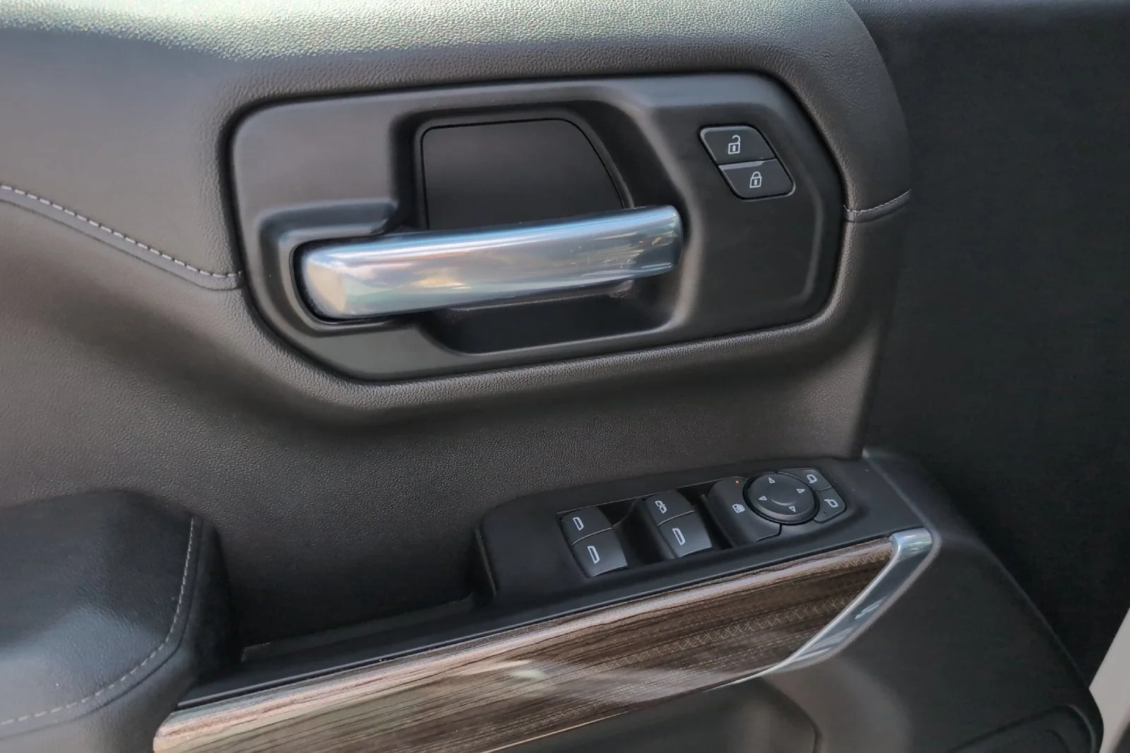 Used 2020 SILVER ICE METALLIC Chevrolet LT Trail Boss image 12