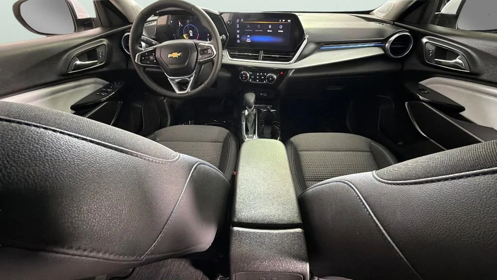 Used 2025 Summit White Chevrolet LT image 31