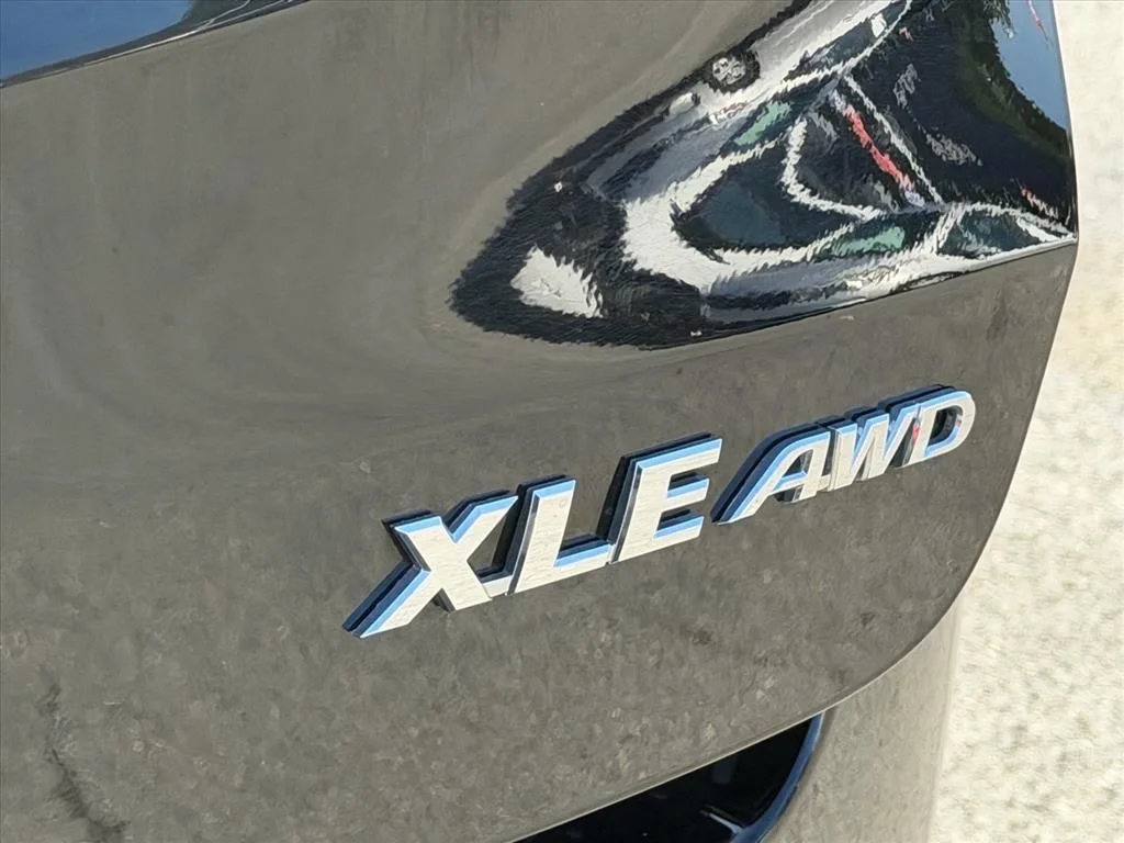 Used 2017 Black Toyota XLE image 26