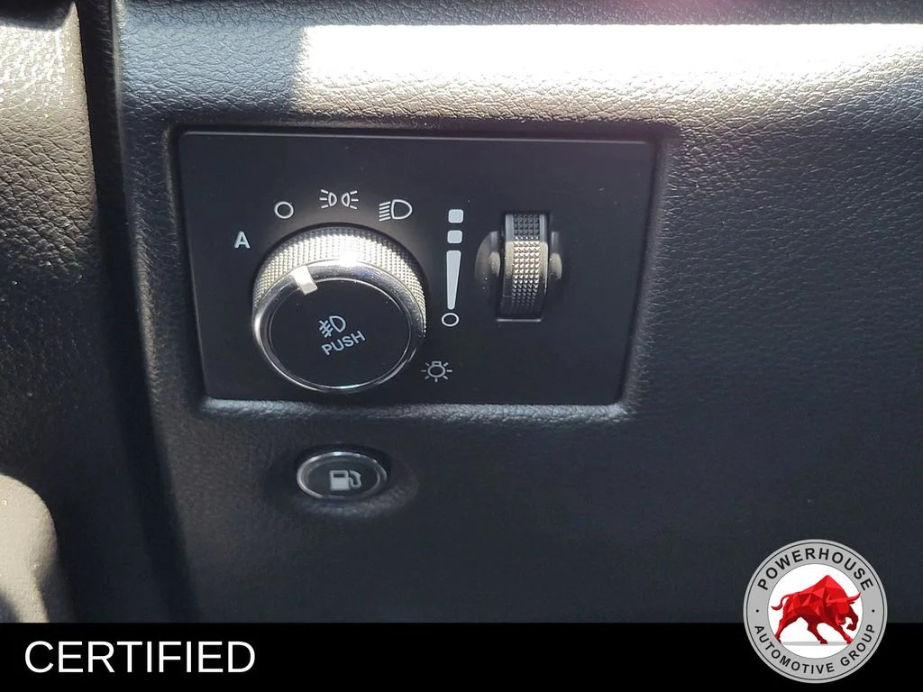 Used 2019 Silver Jeep Limited image 29