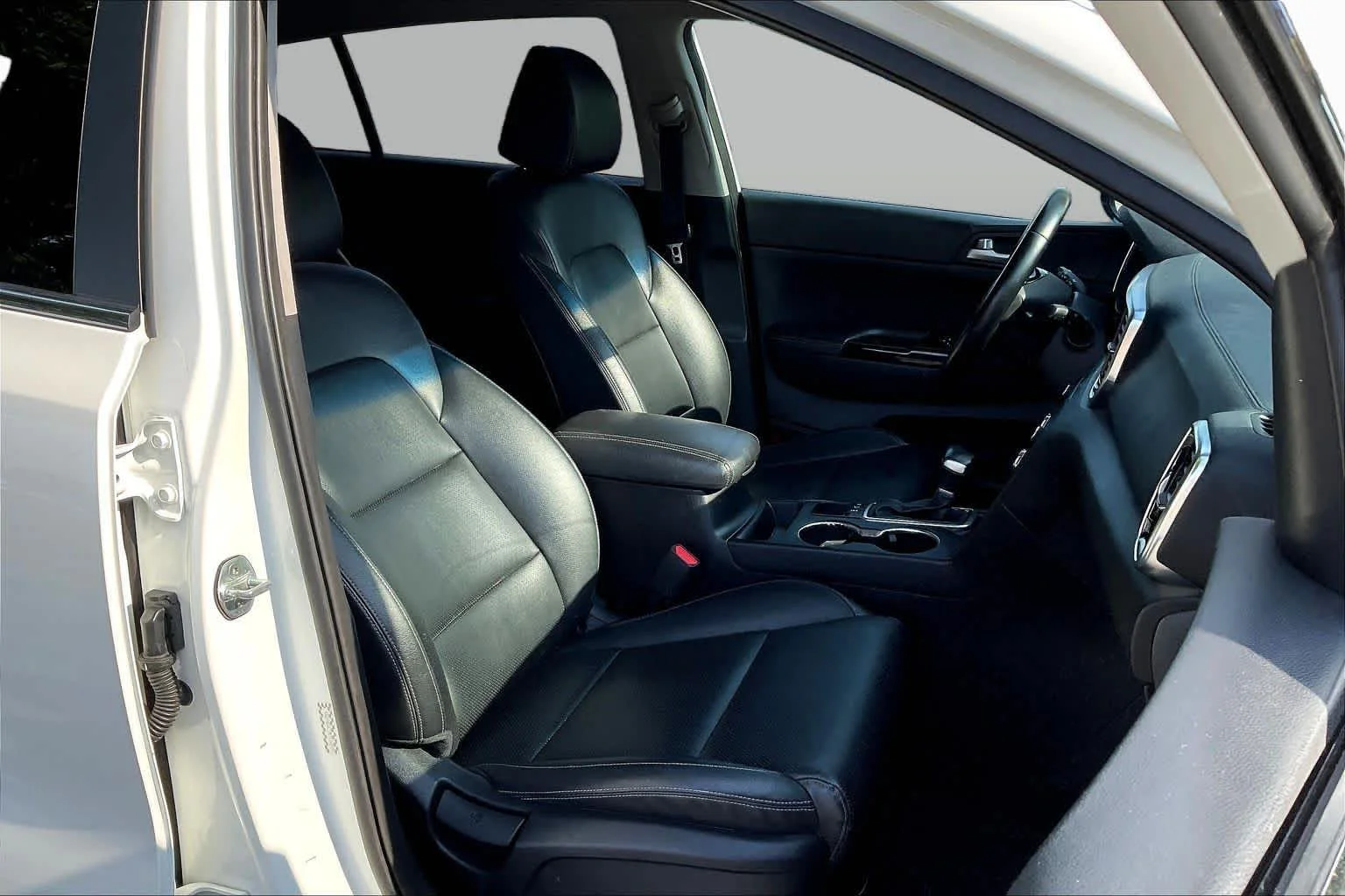 Used 2021 Snow White Pearl Kia EX image 9