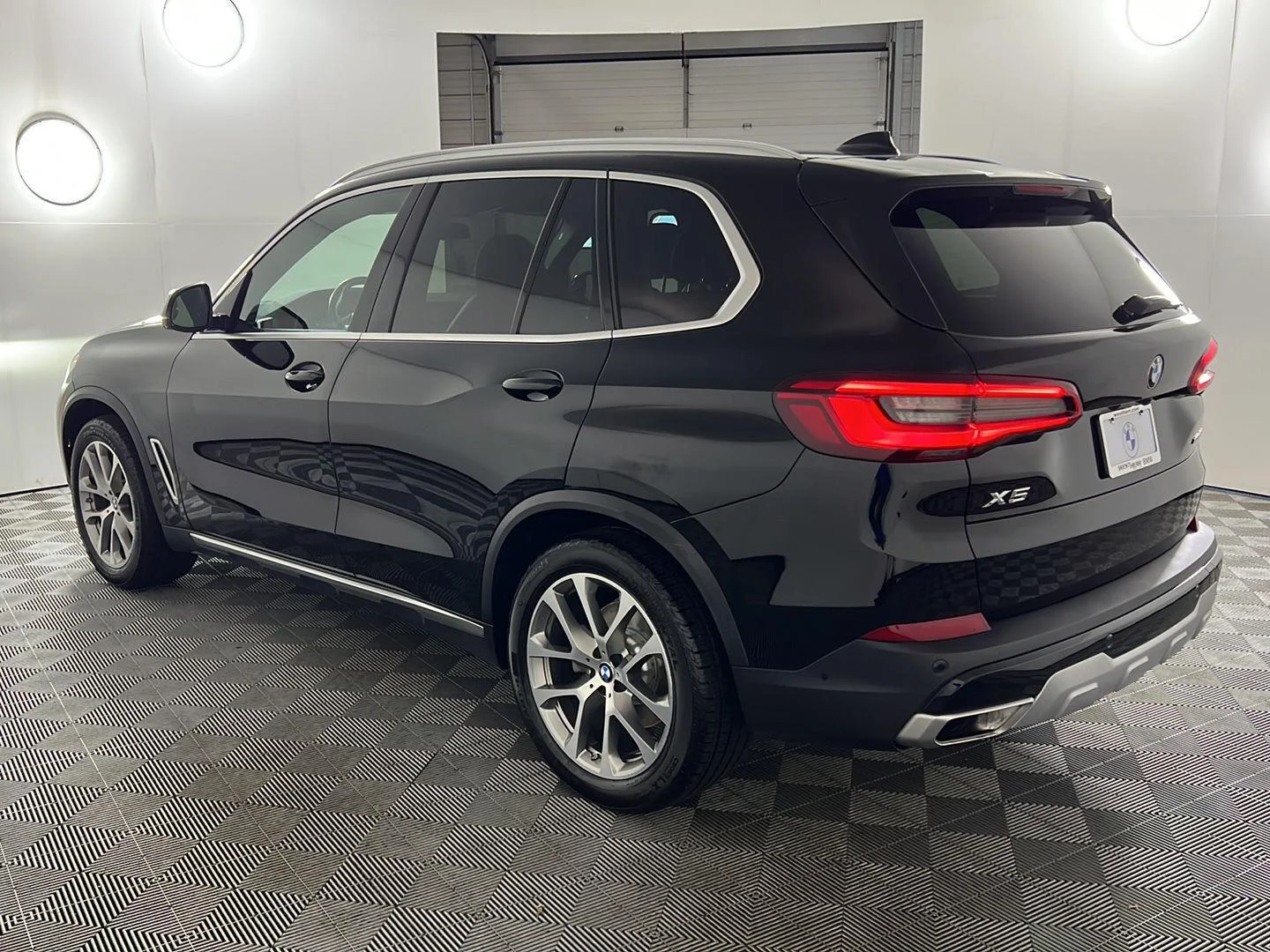 Used 2020 Jet Black BMW xDrive40i image 9