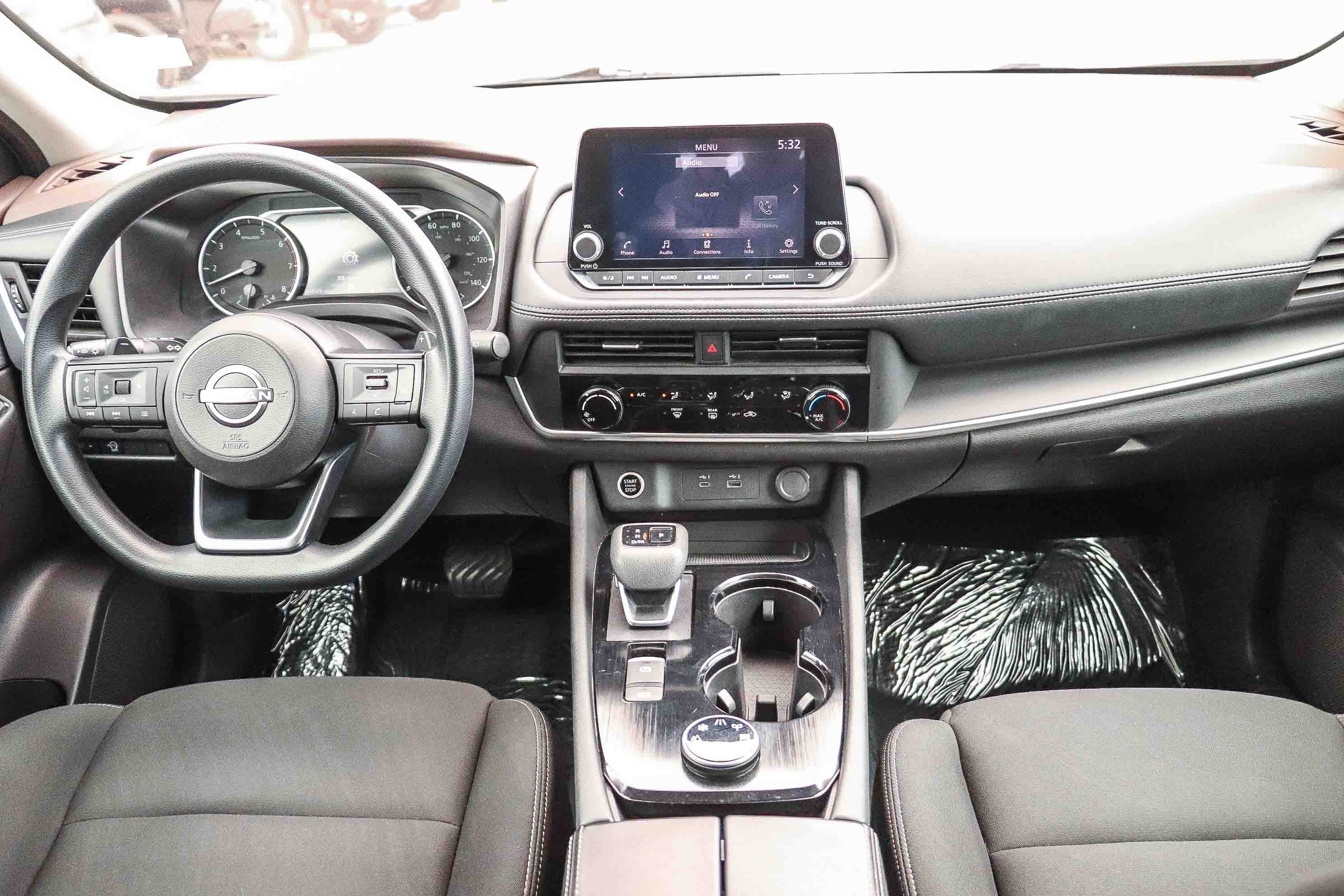 Used 2023 Glacier White Nissan S image 11
