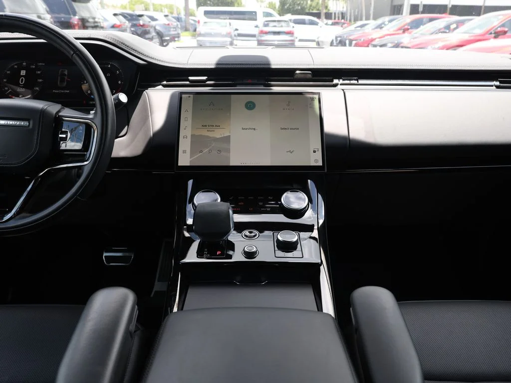 Used 2023 White Land Rover SE Dynamic image 26