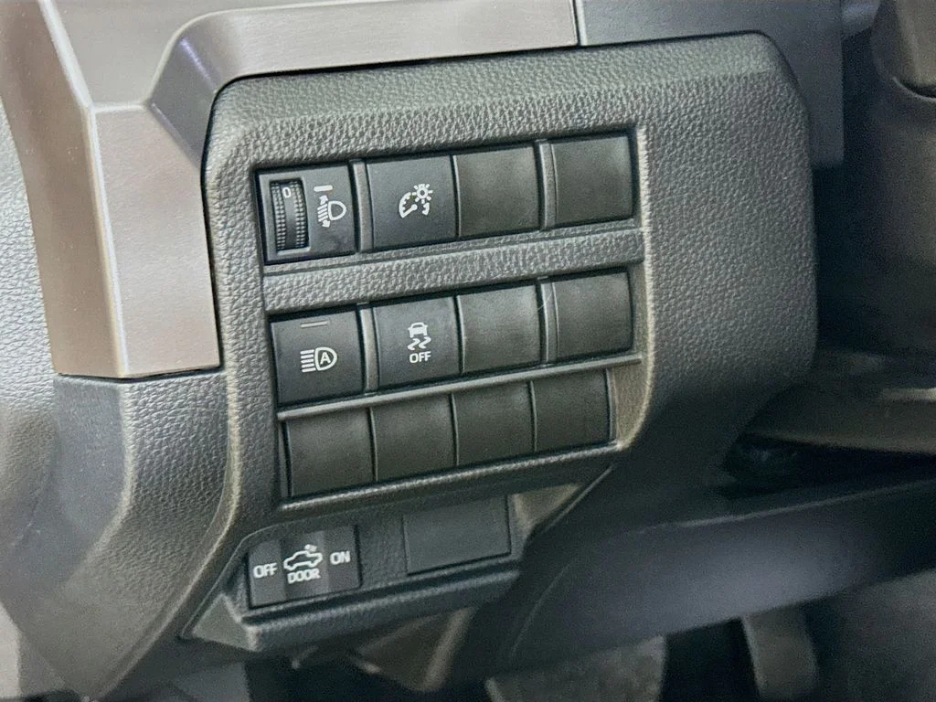 2025 Toyota Tacoma SR5 - Photo 10