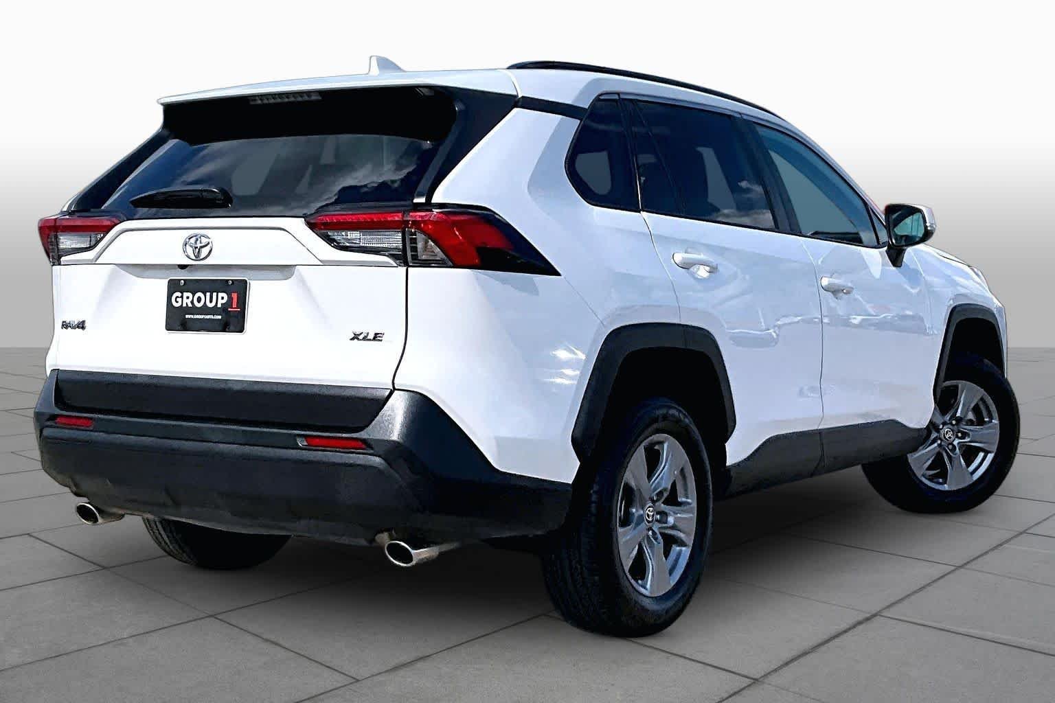 Used 2025 Ice Cap Toyota XLE image 13