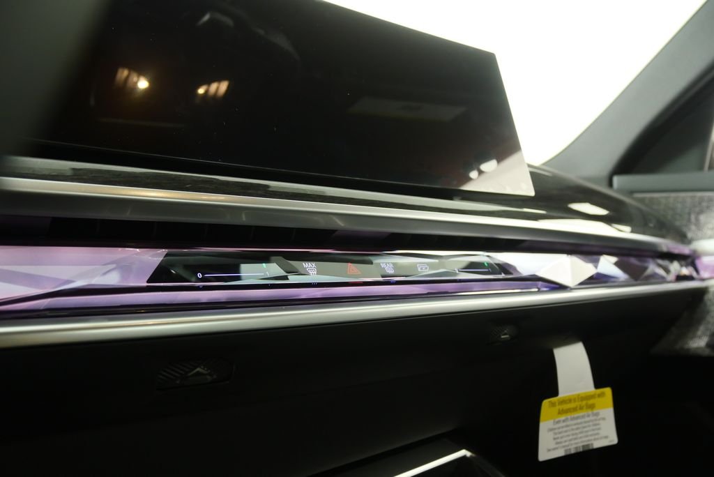 2026 BMW 7 Series 750e - Photo 23