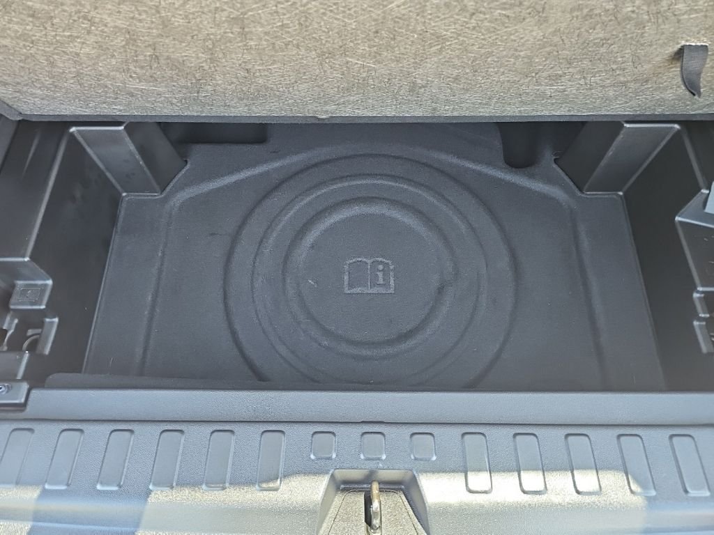Used 2020 Gray GMC SLE image 33