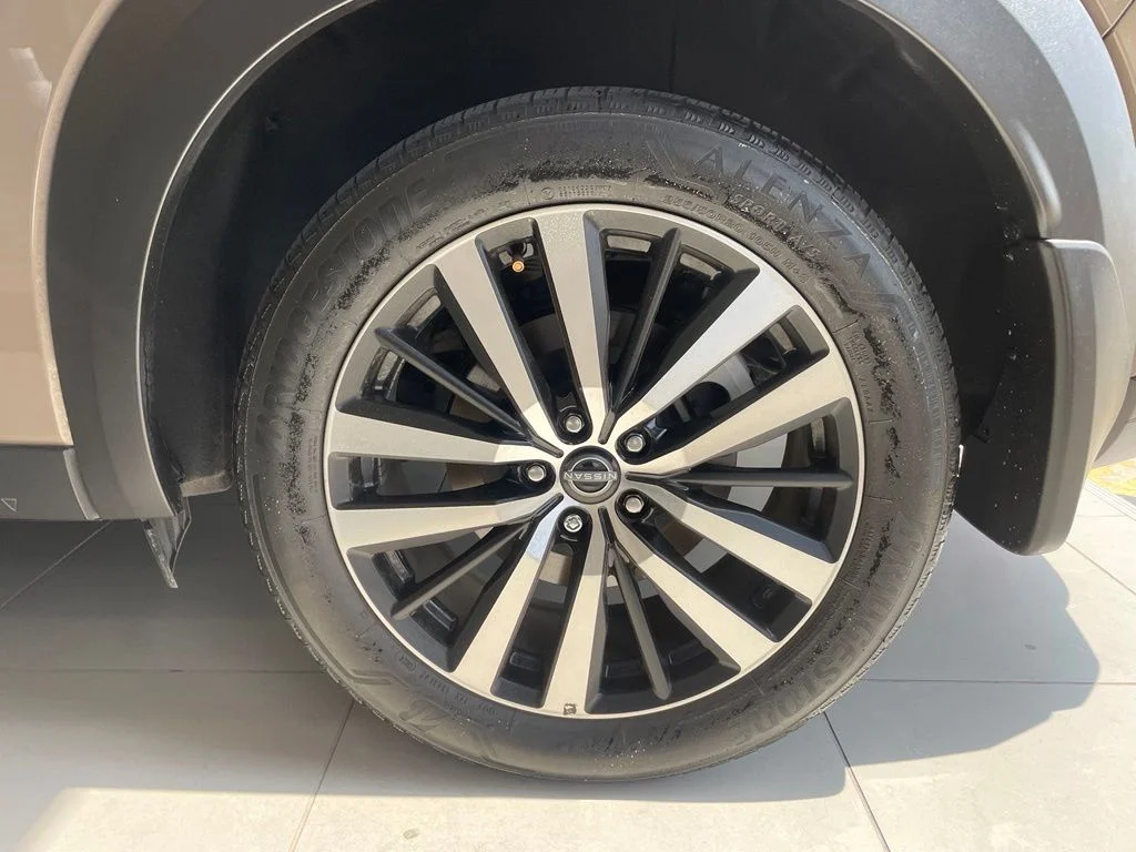 Used 2024 Black Nissan Platinum image 19