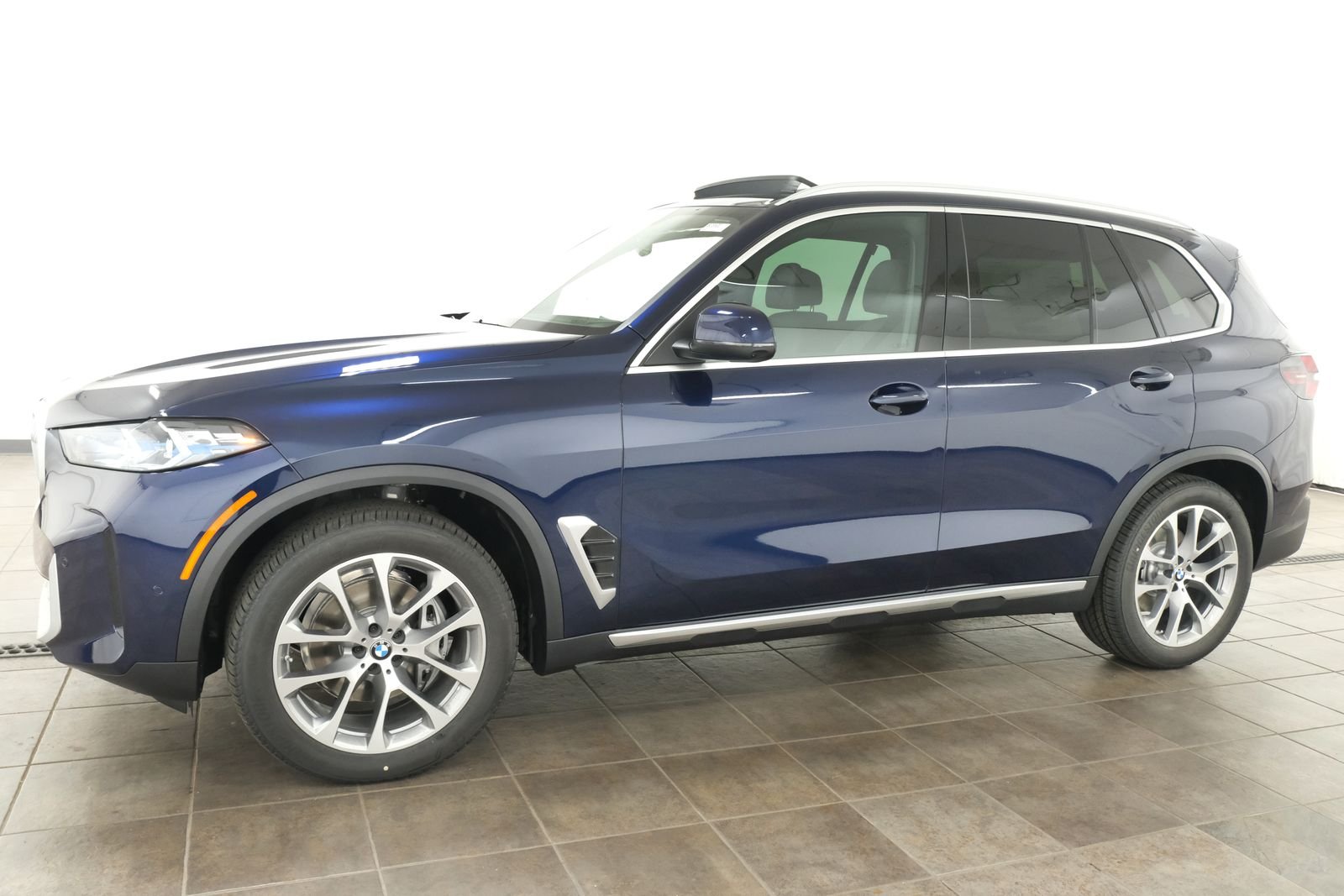 New 2026 Tanzanite Blue II Metallic BMW xDrive40i image 2