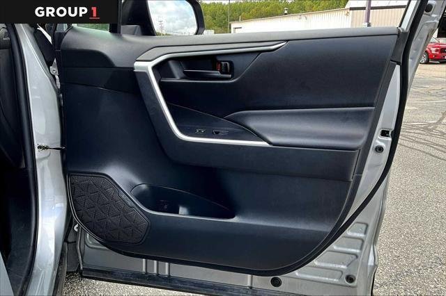 2022 Toyota RAV4 LE - Photo 23