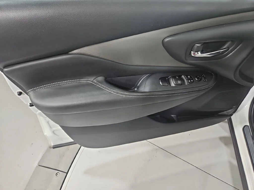 Used 2019 White Nissan S image 11