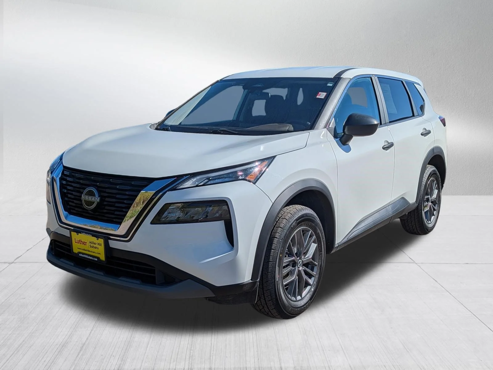 Used 2023 Glacier White Nissan S image 3