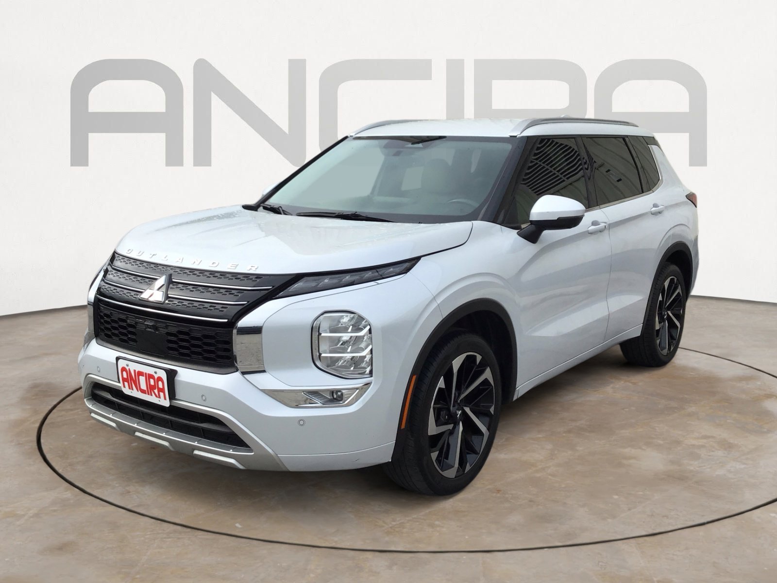 Used 2023 White Diamond Mitsubishi SEL image 8