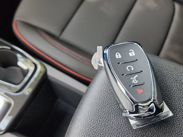 New 2026 Mosaic Black Metallic Chevrolet RS image 32