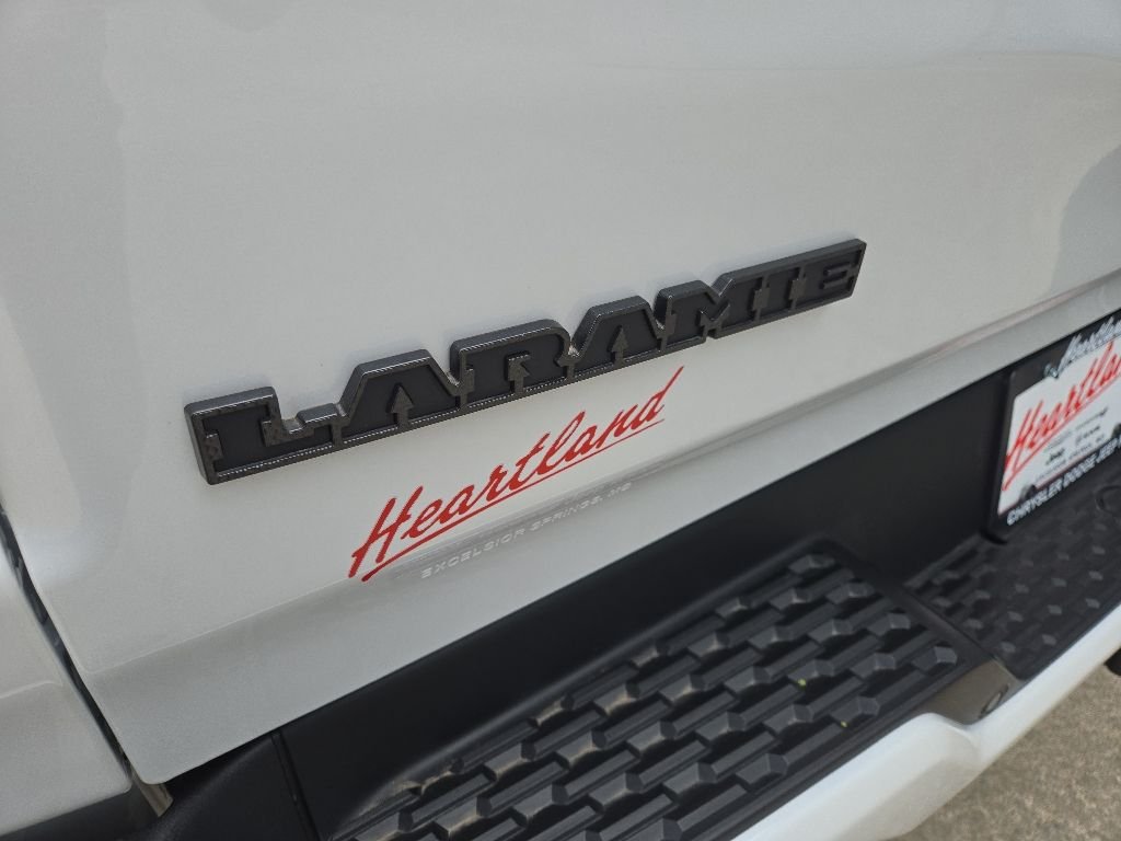 New 2026 Ivory White Tri-Coat Pearl-Coat Exterior Paint RAM Laramie image 24