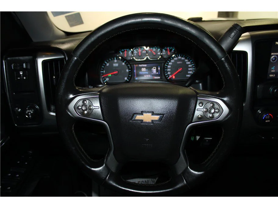 Used 2014 Silver Ice Metallic Chevrolet LT image 24