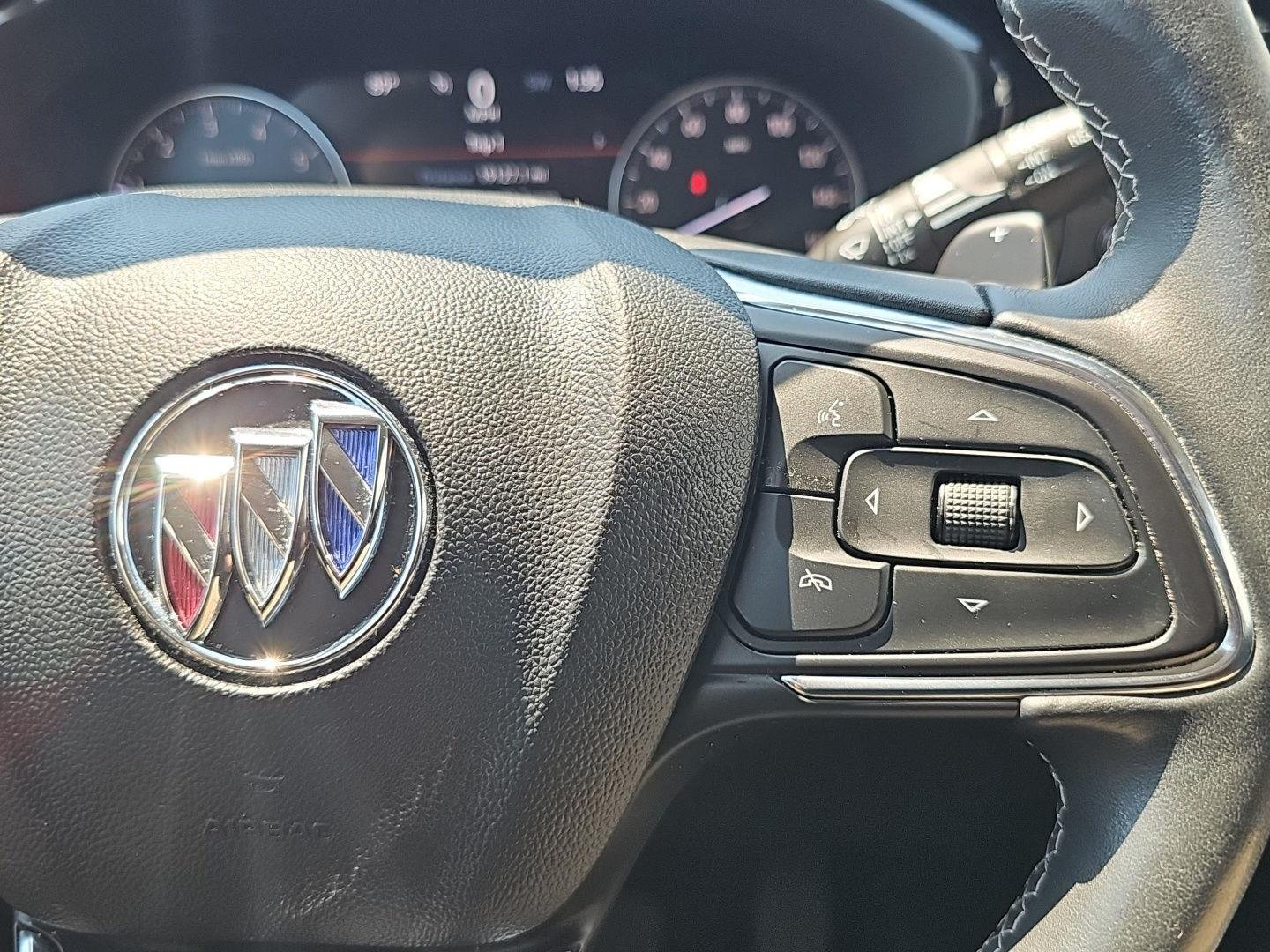 Used 2023 SUMMIT WHITE Buick Essence image 20
