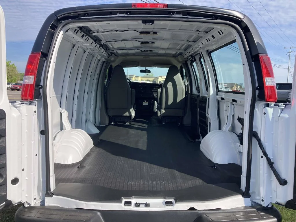 New 2026 Summit White GMC Work Van image 10