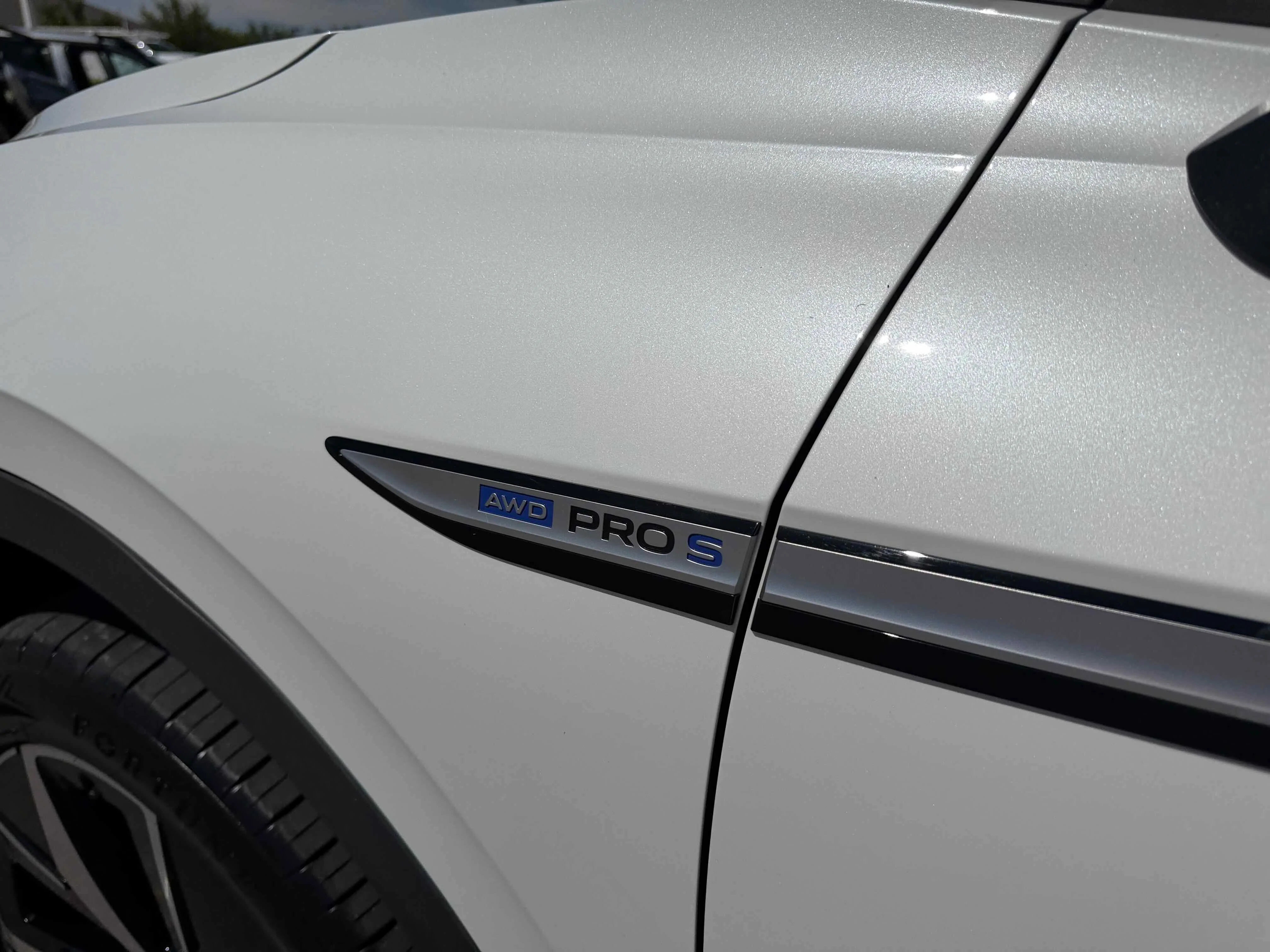 Used 2023 White Volkswagen Pro S image 12