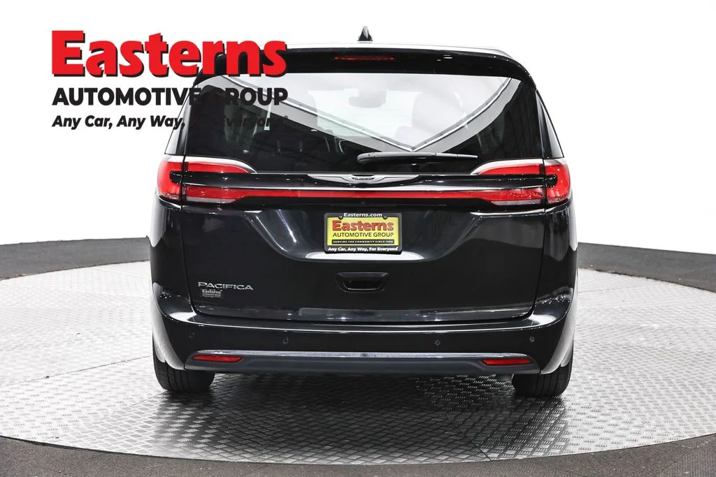 Used 2023 Black Chrysler Touring L image 6