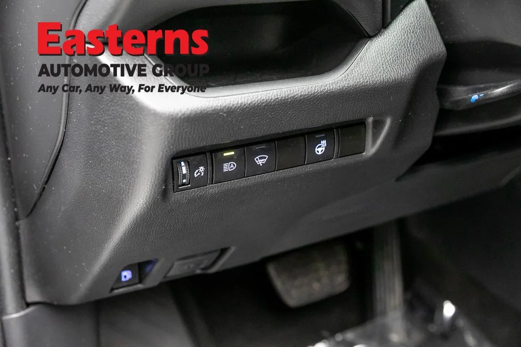 Used 2021 Silver Toyota XLE image 21