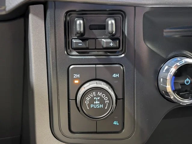 New 2026 Iconic Silver Metallic Ford XLT image 44