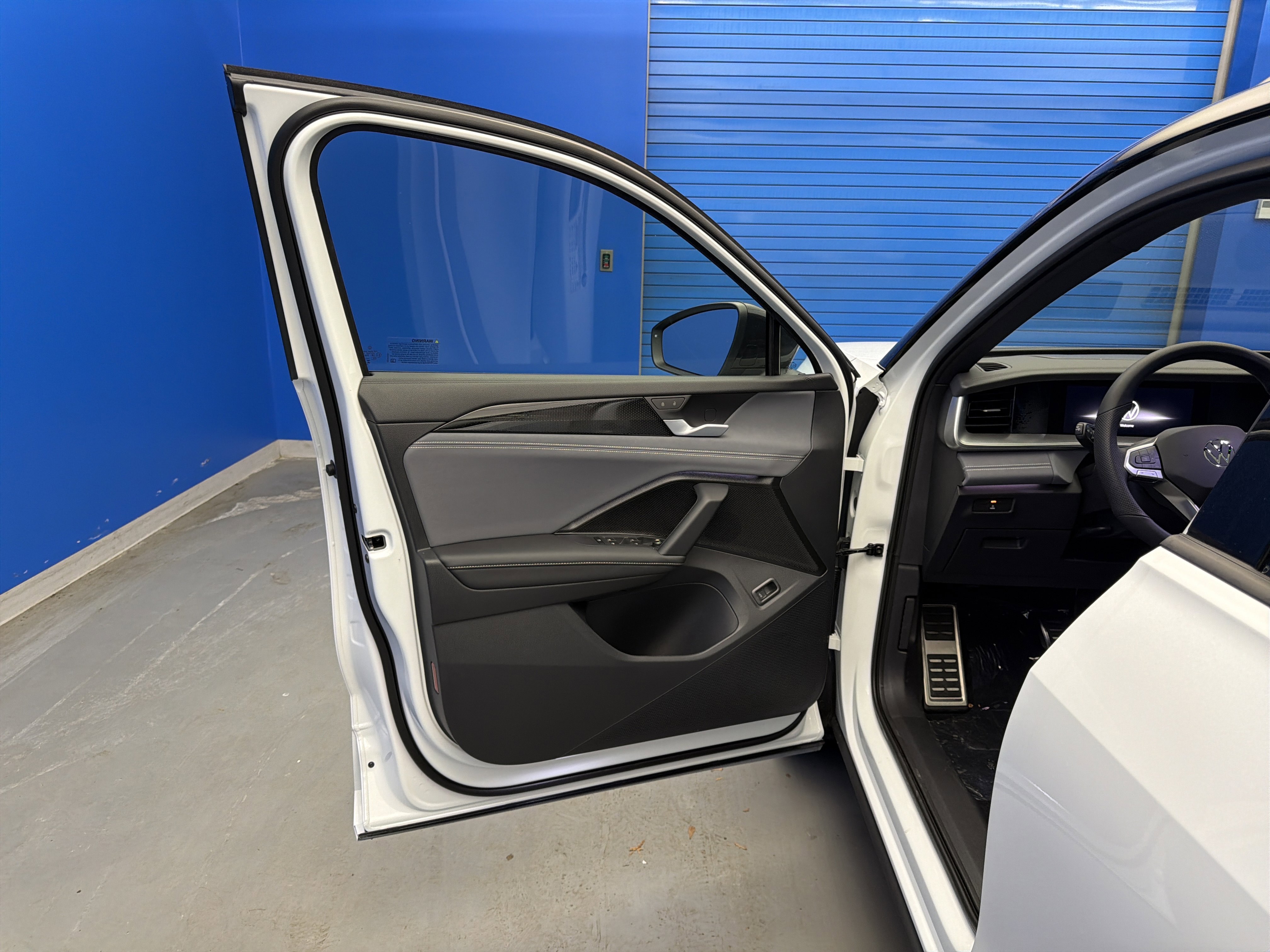 New 2026 Opal White w/Deep Black Roof Volkswagen SE R-Line Black image 10