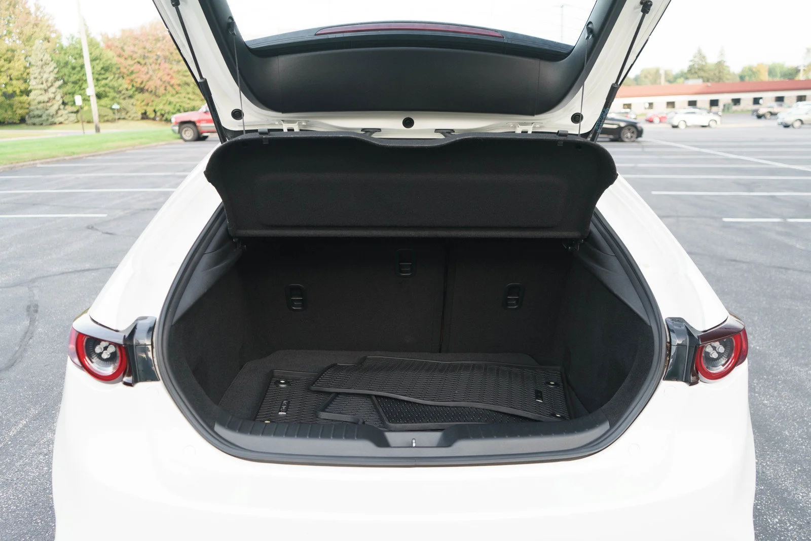 Used 2020 Snowflake White Pearl Mica Mazda Premium image 10