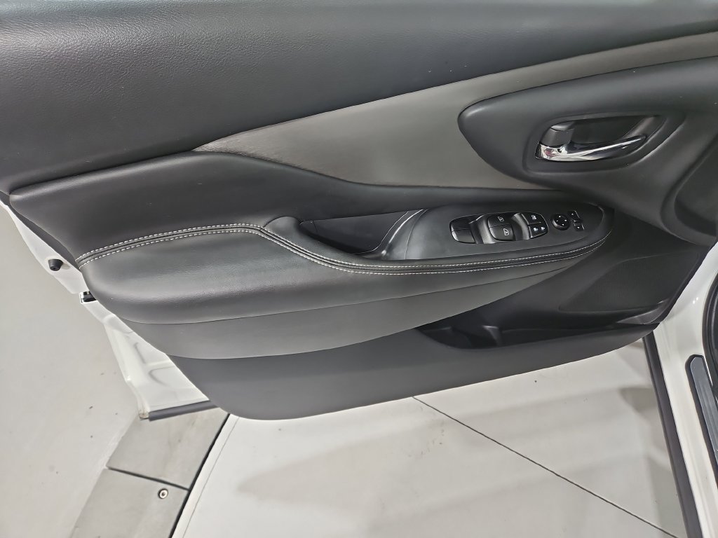 Used 2019 Pearl White Nissan S image 11