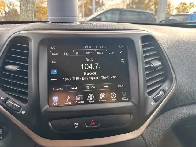 Used 2017 Diamond Black Crystal Pearlcoat Jeep Latitude image 13