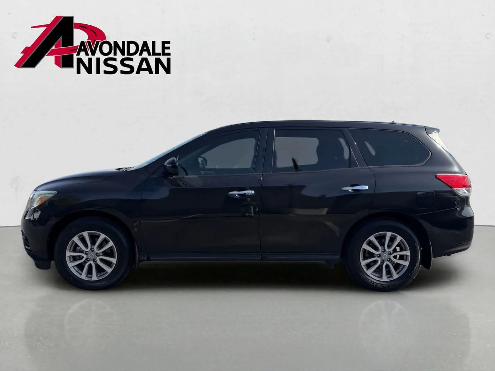 Certified Used 2015 Magnetic Black Nissan S image 3