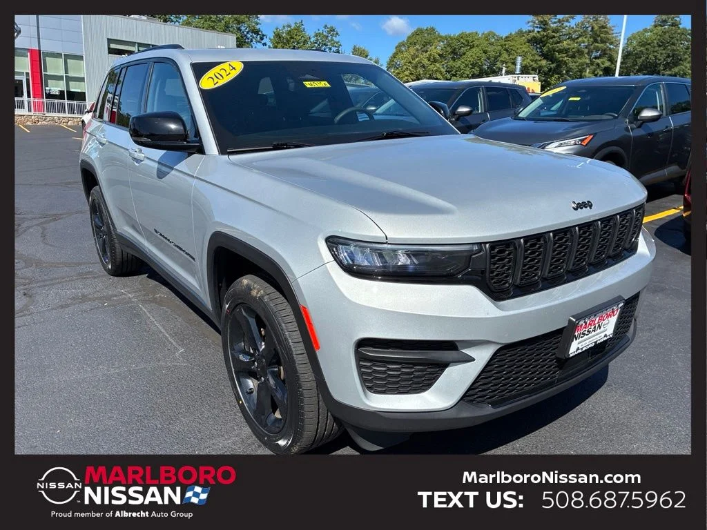 Used 2024 Silver Jeep Altitude X image 1