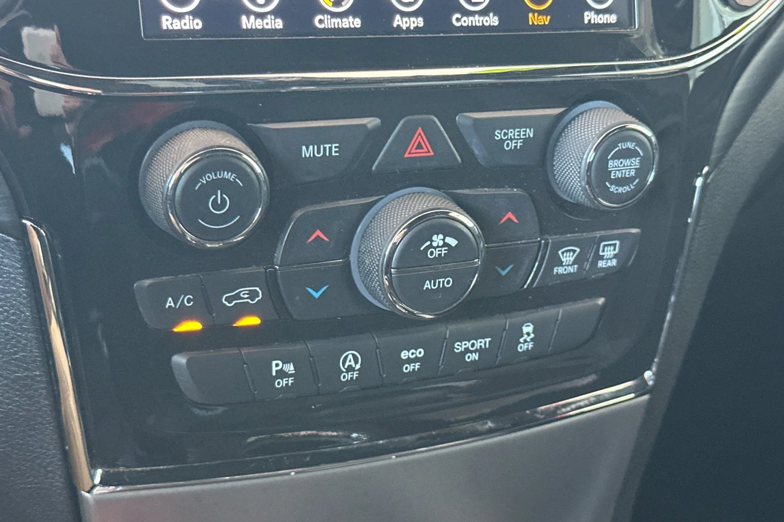 Used 2019 Red Jeep Altitude image 26