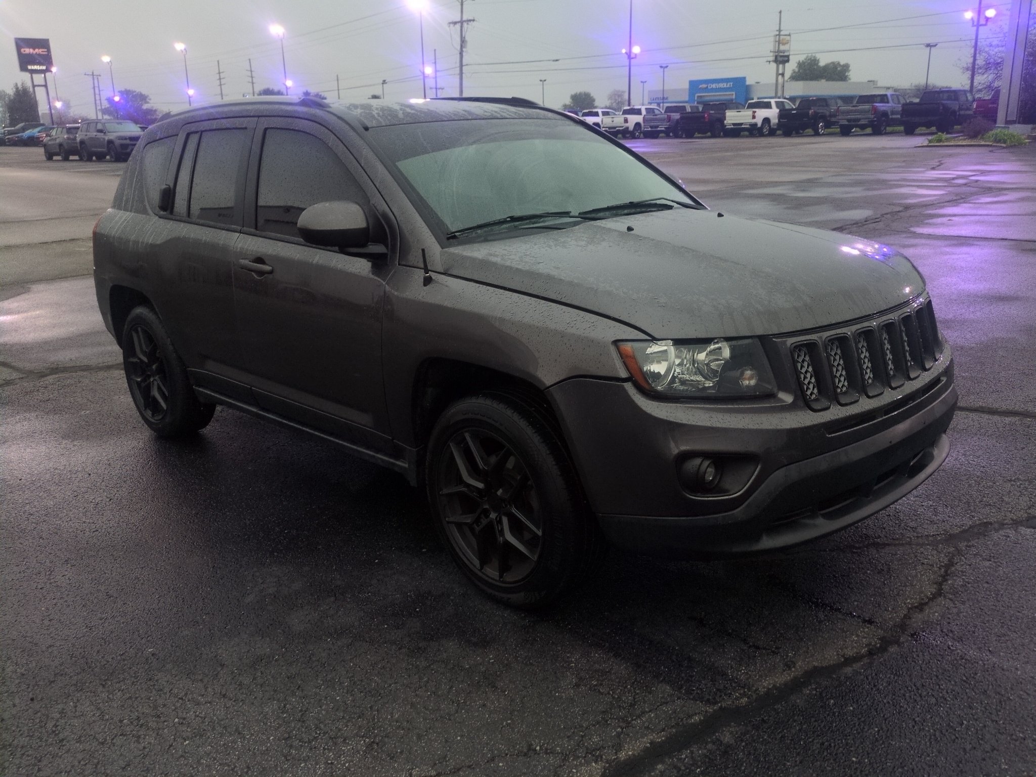 Used 2017 Granite Crystal Metallic Clearcoat Jeep Latitude image 3