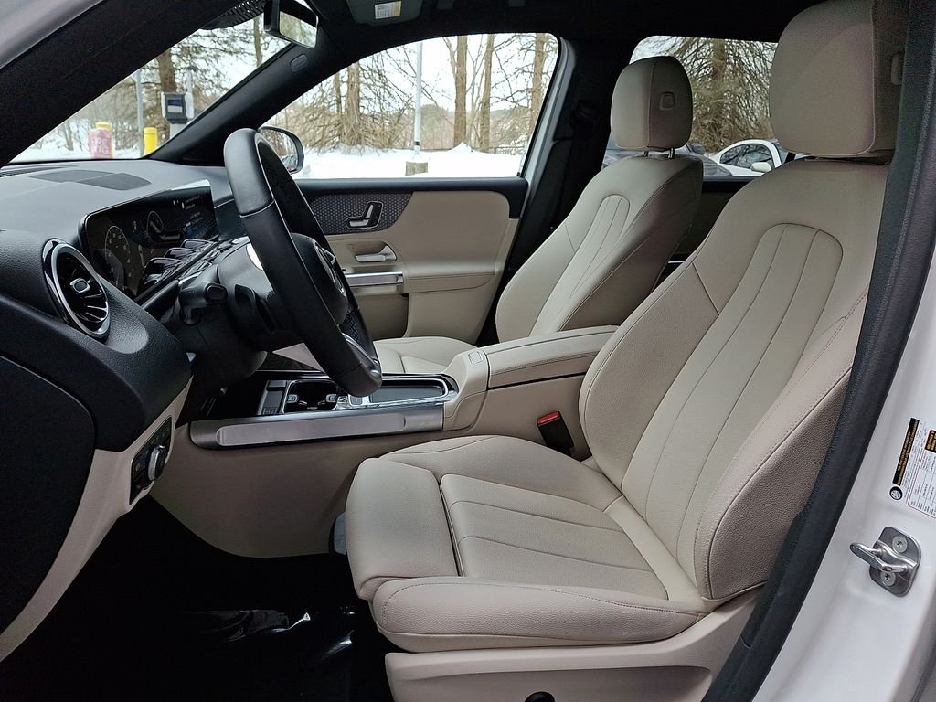 Certified Used 2025 White Mercedes-Benz GLB 250 image 13