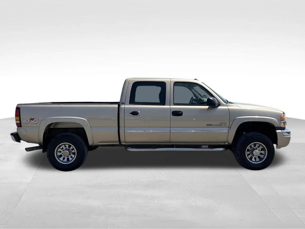 Used 2005 Beige GMC SLT image 4
