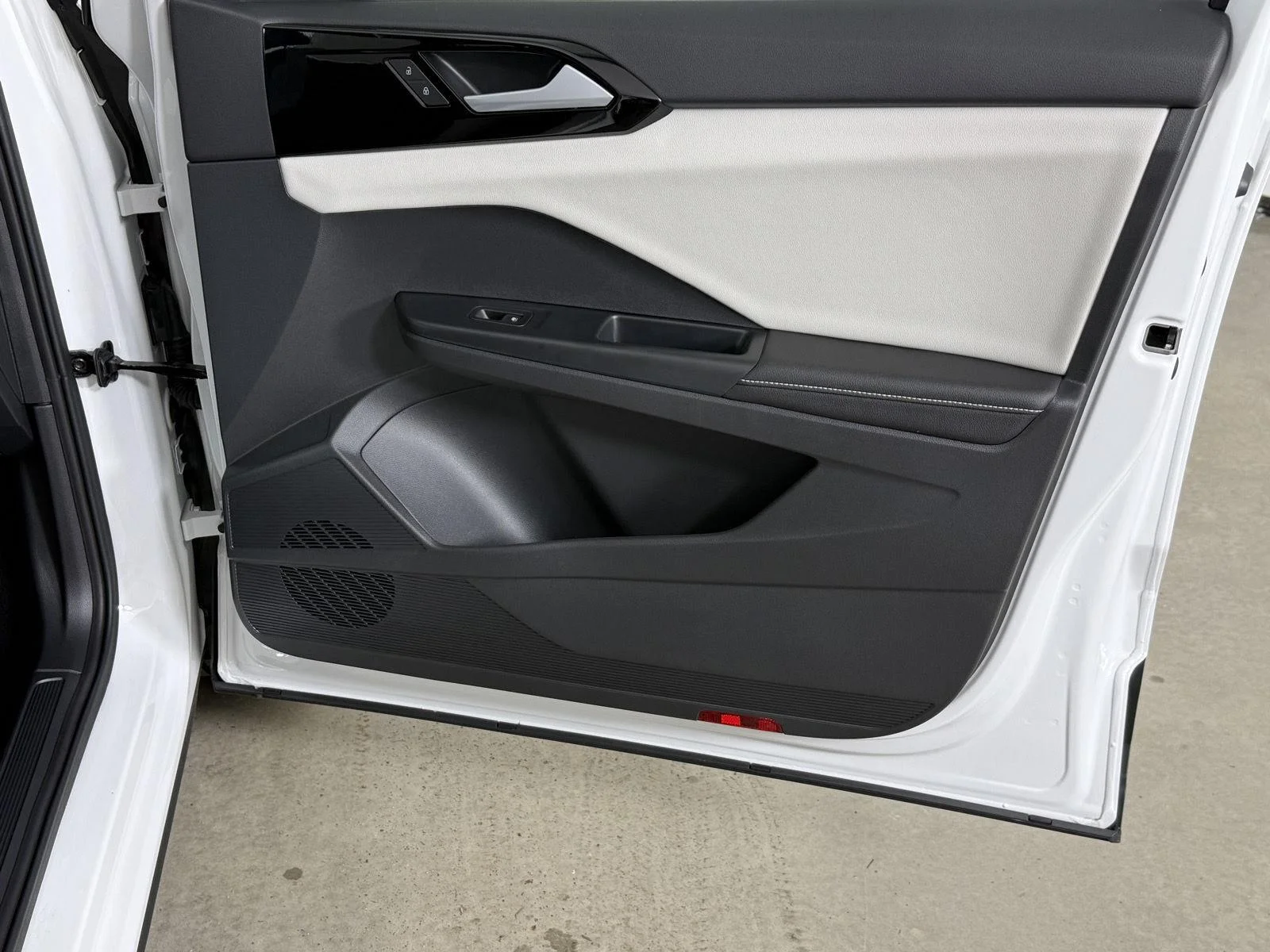 New 2027 Pure White Volkswagen S image 14