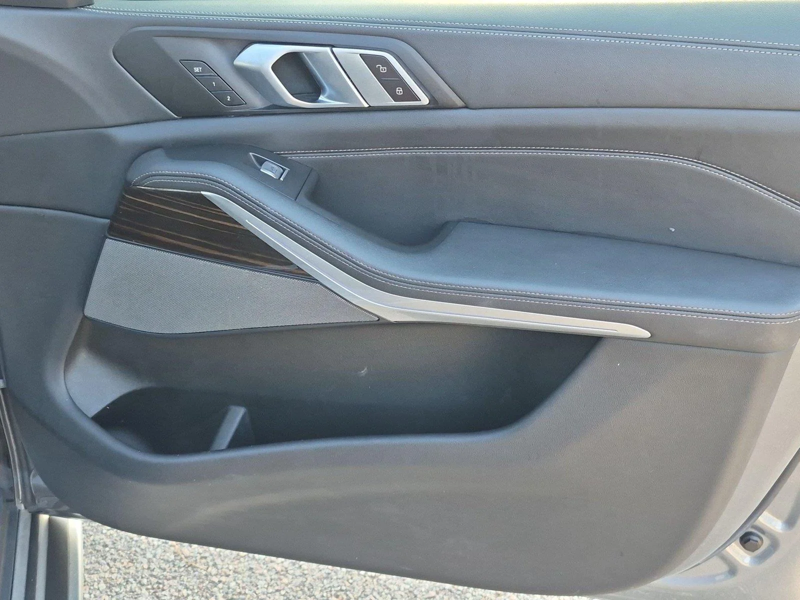Used 2024 Skyscraper Grey Metallic BMW xDrive40i image 31